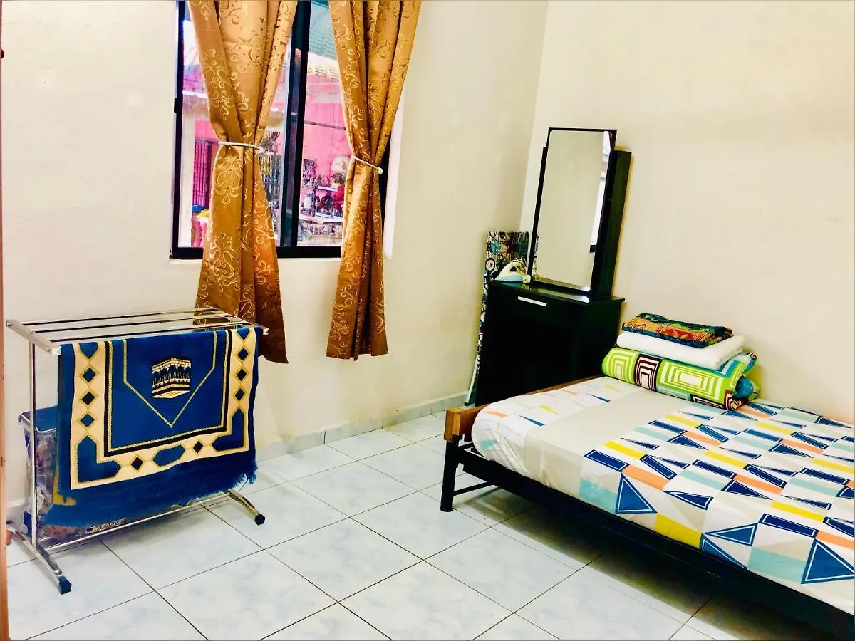 Homestay D'Art Container Balik Pulau 0*,  Malajsie