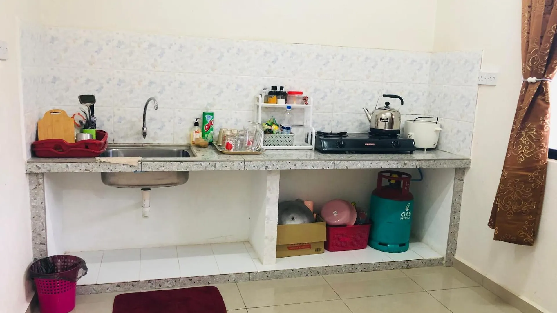 Homestay D'Art Container Balik Pulau Malajsie